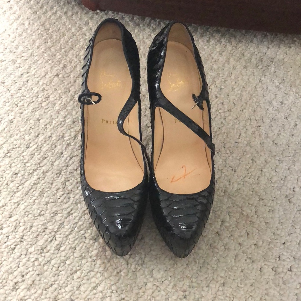 Size 40 Christian Louboutin’s Daffodil pumps